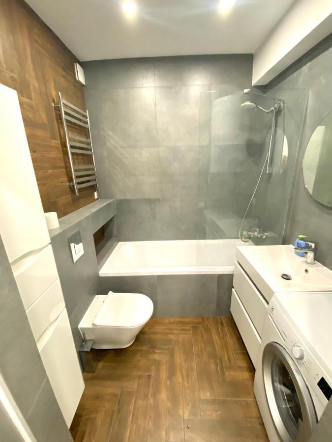 простора віп на вулиці під голоском 15 б Apartment Lviv